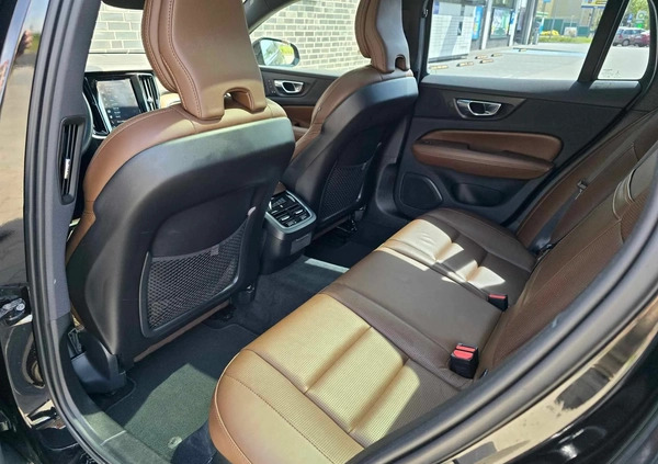 Volvo V60 Cross Country cena 132900 przebieg: 179000, rok produkcji 2020 z Zabrze małe 781